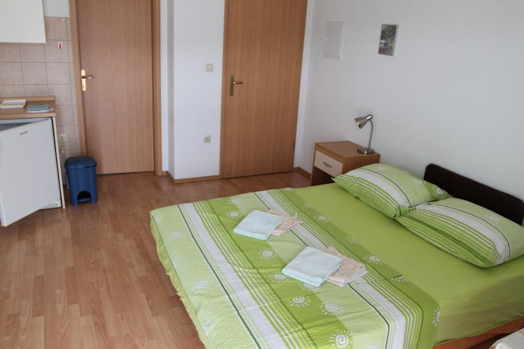 Apartments Marinko Stari Grad  Room photo
