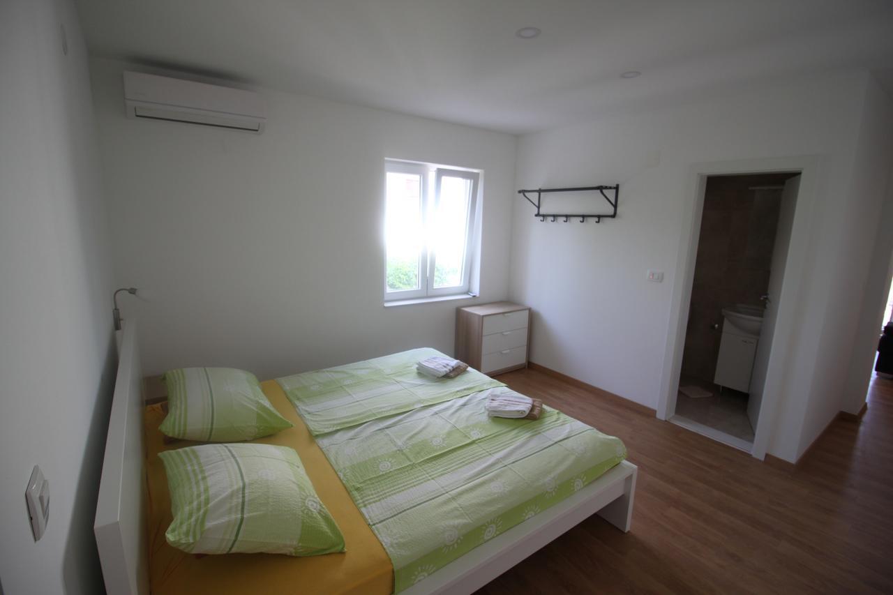 Apartments Marinko Stari Grad  Exterior photo